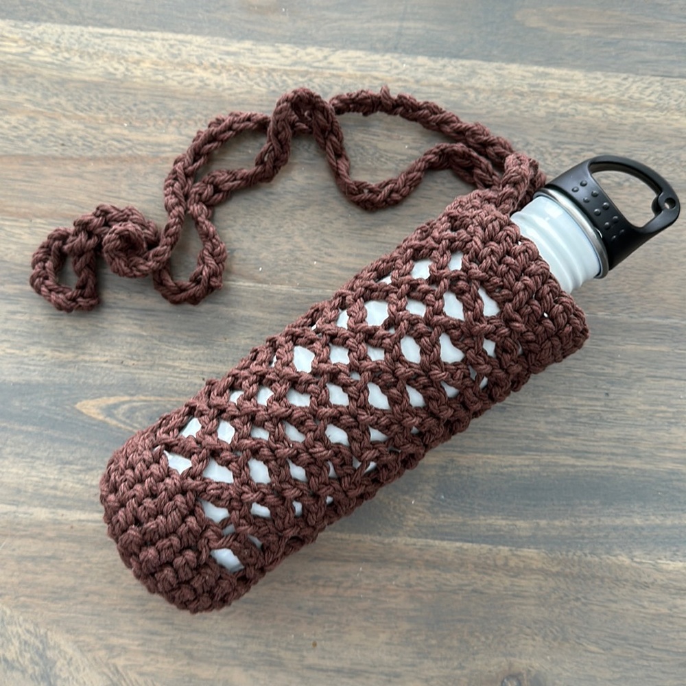 UNISEX Beautiful crochet hand-made shoulder bottle carrier. 100 % cotton.